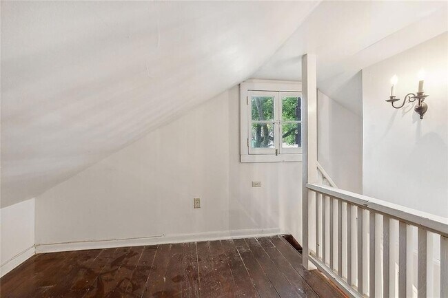 Building Photo - 2021 Burgundy St