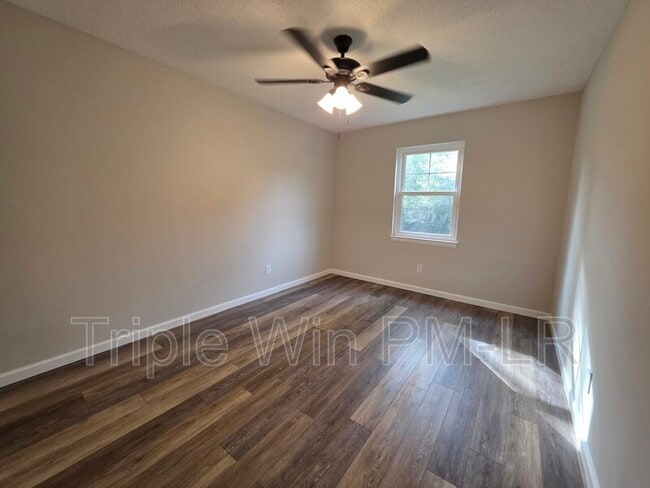 Building Photo - 8 Willowridge Cove