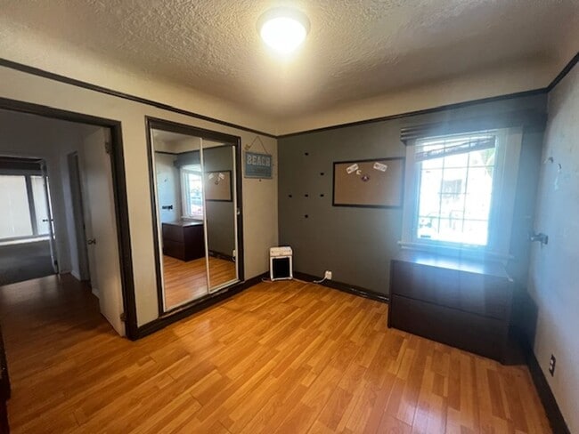 Building Photo - Charming 3 Bedroom 2 Bathroom, Long Beach Home for Lease!