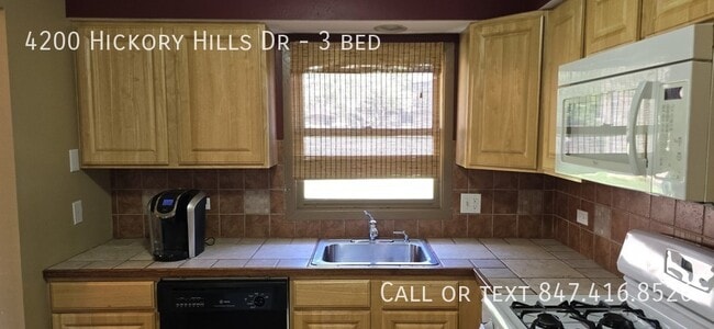 Building Photo - 4200 Hickory Hills Dr