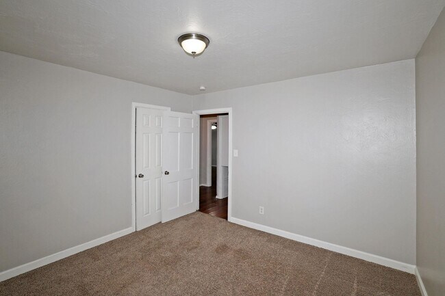 Building Photo - Cute home in Gables for rent~ 2 bed/1 bath