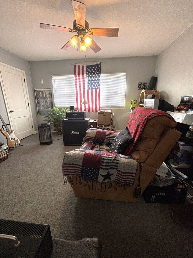 Building Photo - 502 Main St