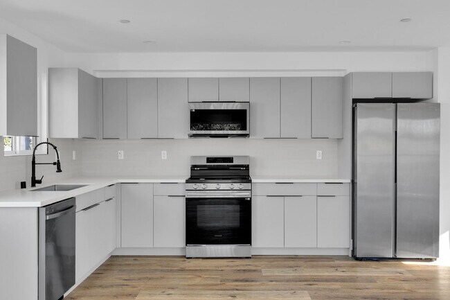 Building Photo - 1734 Carmona Ave