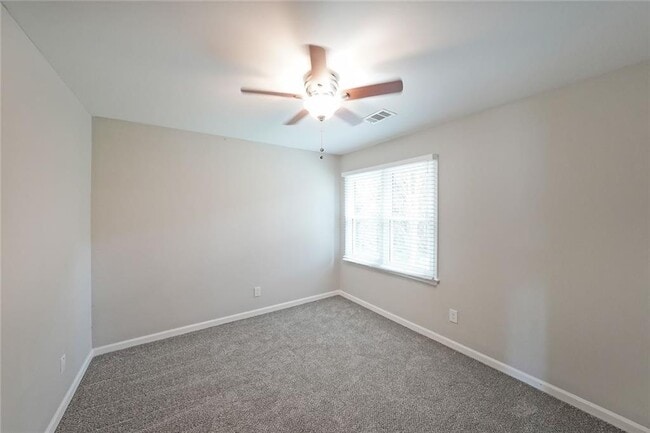 Building Photo - 2620 Valencia Dr NE