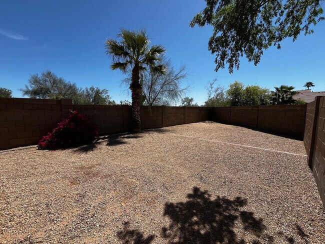 Building Photo - 8802 E University Dr