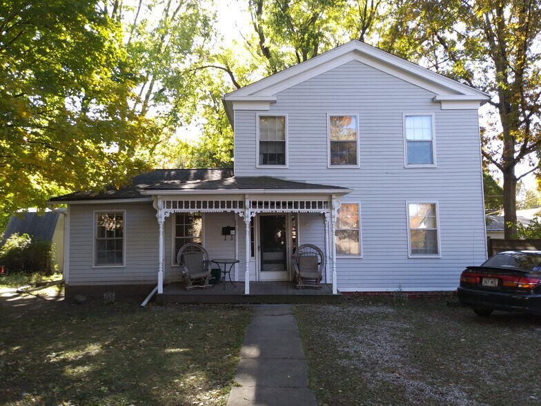 Building Photo - 309 W Oregon St