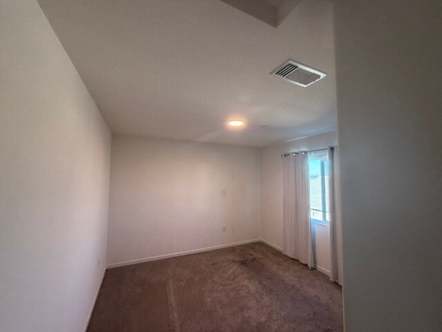 Building Photo - Newer Build, All Electric Home 5 Bedrooms, Loft, 3 bathrooms