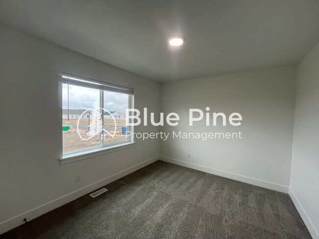 Building Photo - 1195 E Jaylee Dr