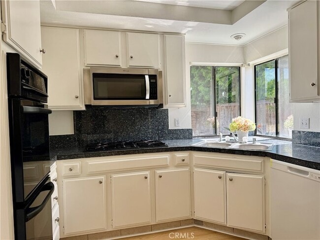 Building Photo - 3 Atlanta