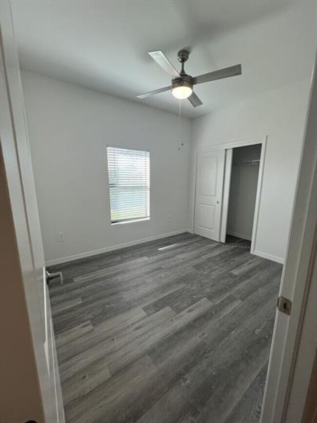 Building Photo - 1151 Oceanic Rd