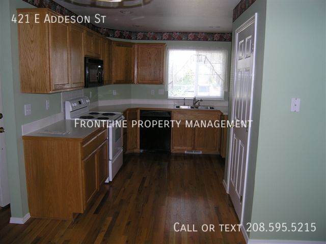 Building Photo - 421 E Addeson St