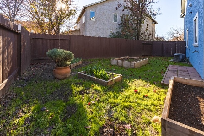 Building Photo - Lovely light and bright 3 bedroom 2.5 bathroom home Doe MIll Neighborhood, Cul-de-Sac Location