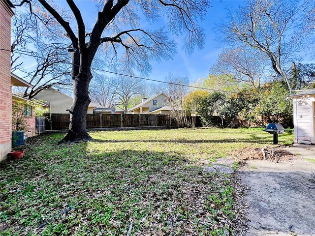 Building Photo - 8715 Labron Ave