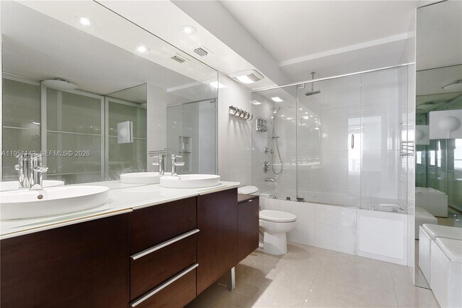 Building Photo - 2401 Collins Ave