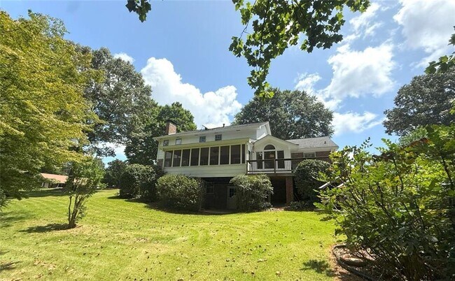 Building Photo - 1150 Falstaff Dr