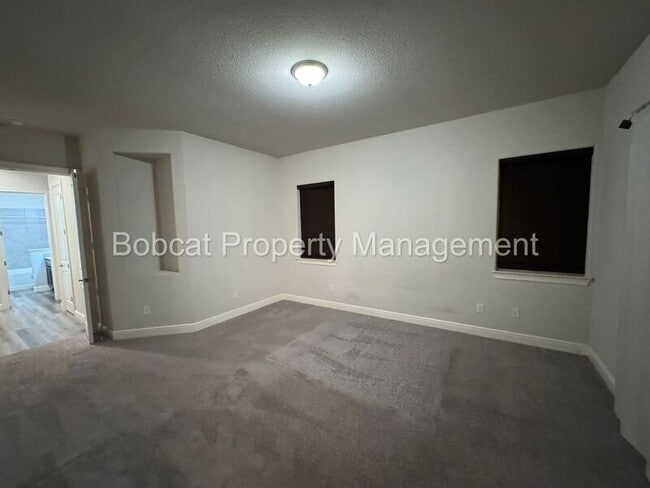 Building Photo - 925 Cranfield Ct