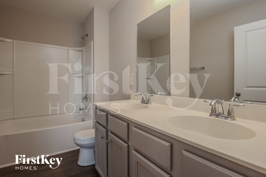 Building Photo - 9714 Fanning Basket Ln