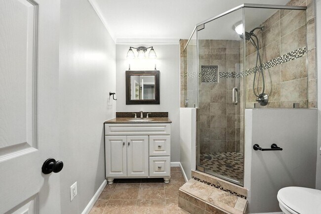 Building Photo - 11109 Ravine Dr