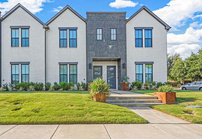 Primary Photo - Modern Luxury Townhome in Lewisville