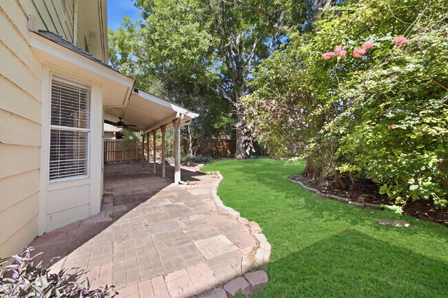 Building Photo - 4 Bedroom home with ZERO carpet close to RAFB