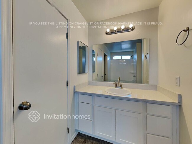 Building Photo - 7410 S 39th Dr