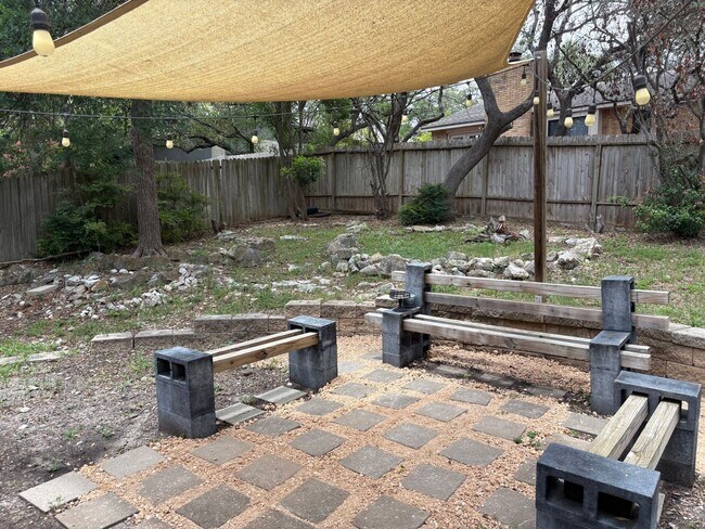 Building Photo - Beautiful Home in the Heart of San Antonio!