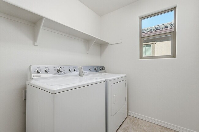 Building Photo - 1647 S 83rd Pl