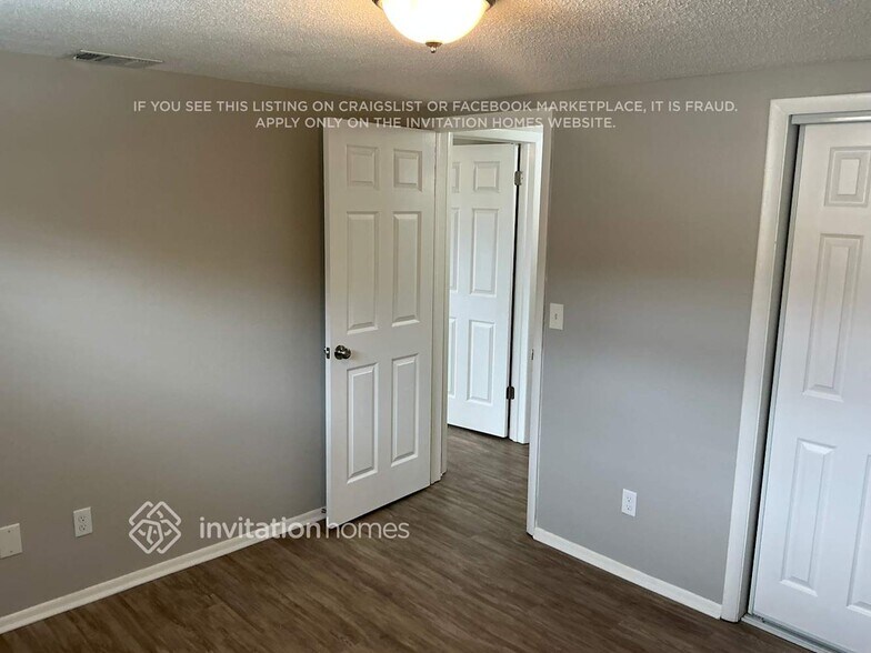 Building Photo - 16033 Villa Dr