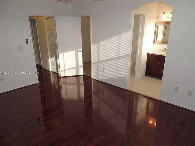 Building Photo - 4931 N Harbor Isles Dr