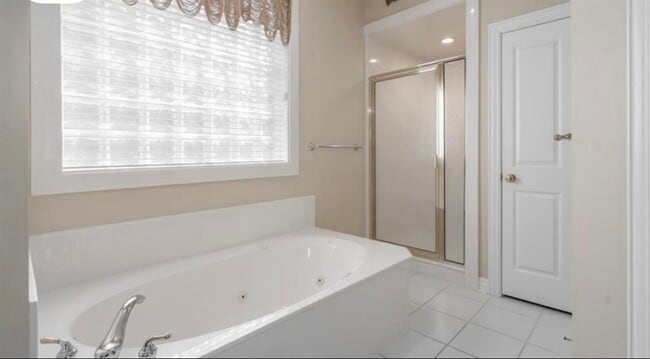 Building Photo - 94 E Fairbranch Cir