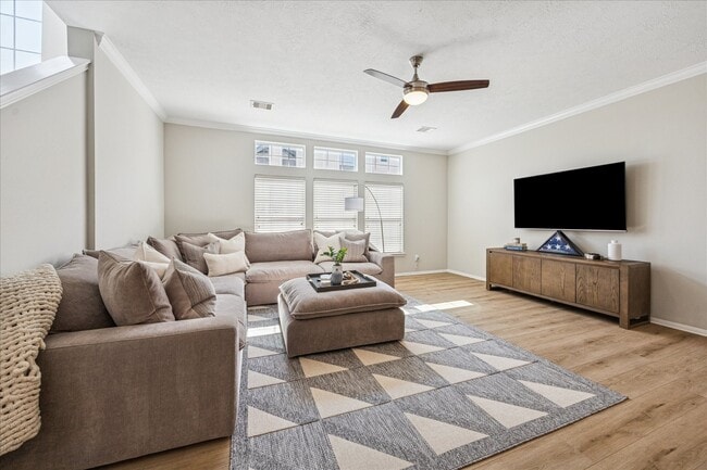 Building Photo - 3319 Leading Point Dr