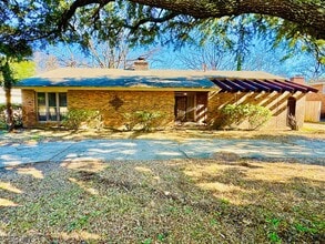 Building Photo - Updated 4-Bedroom Ranch with the layout everyone wants