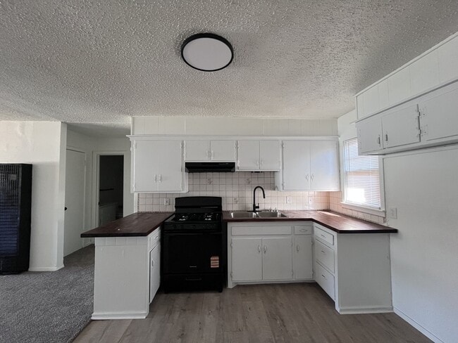 Building Photo - 705 47th St