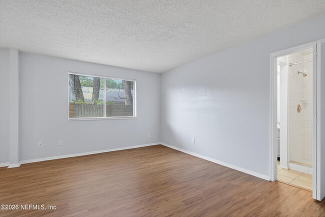 Building Photo - 516 Penman Rd