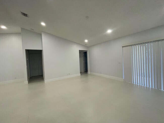 Building Photo - 1630 Zenith Way