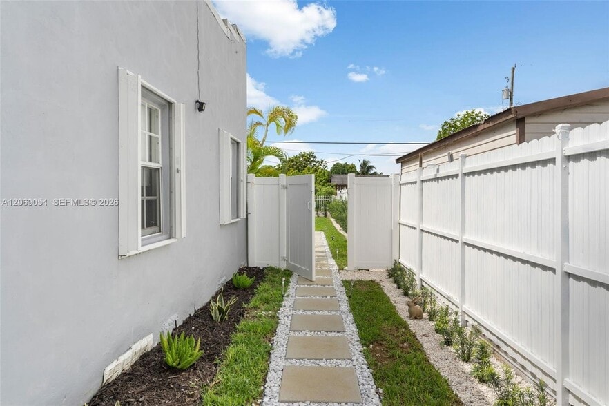 Building Photo - 2275 NW 33rd St