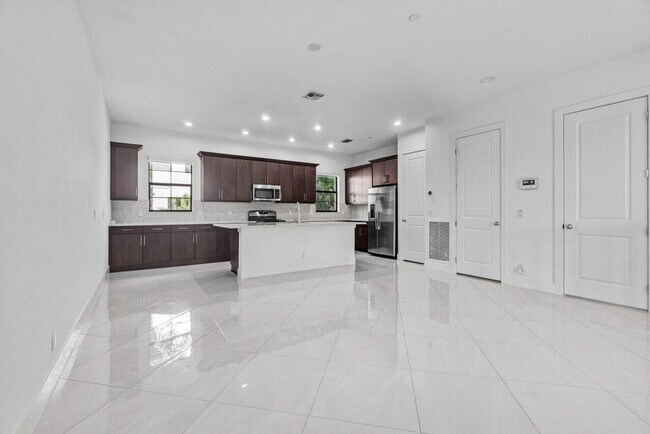 Building Photo - 7115 Edison Pl