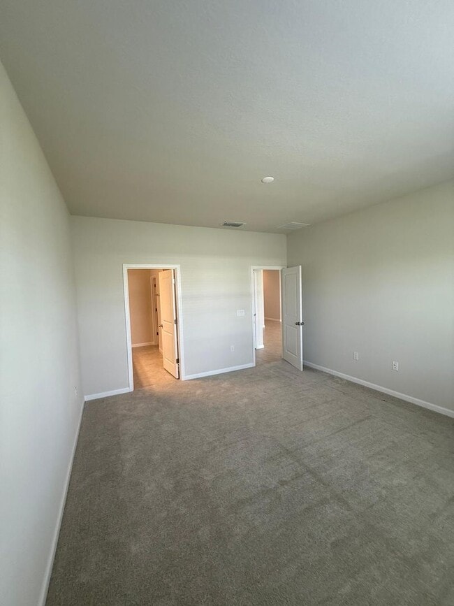 Building Photo - Beautiful 3BR/3BA Home in Creekside