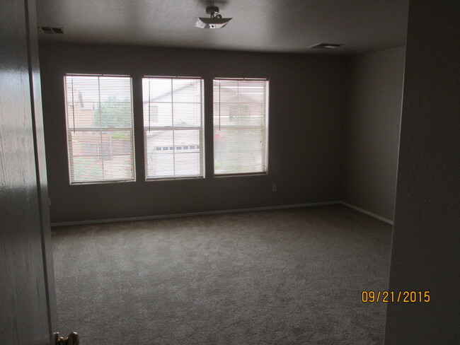 Building Photo - 3 Bedroom with Loft inside Southern Views ...