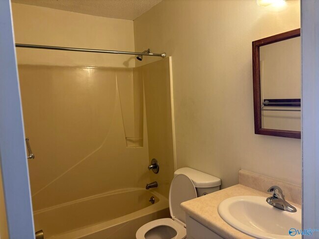 Building Photo - 2607 Wynterhall Rd SE