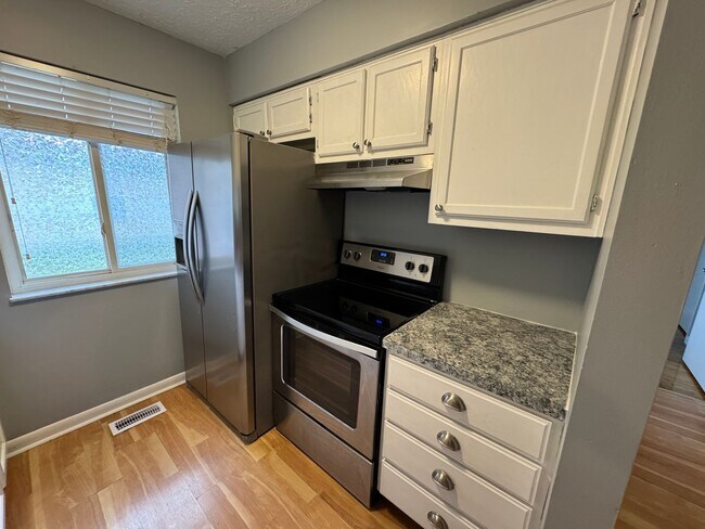 Building Photo - Snacks / Guion Creek - Washington TWP 3 Bed 2 Bath