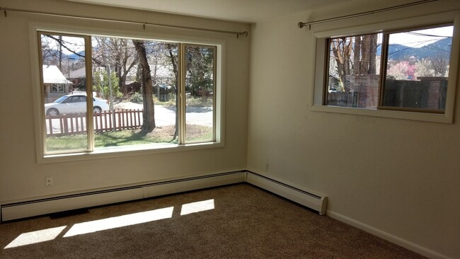 Building Photo - Beautifully Updated Boulder 3Bed/2Bath- Walking distance from CU campus & 29th St Mall! Available...