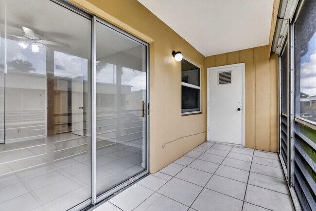 Building Photo - 40 Burgundy A