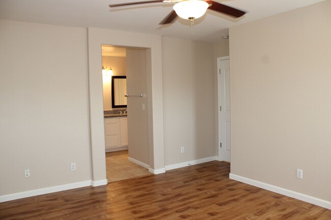 Building Photo - 1808 Dante Cir