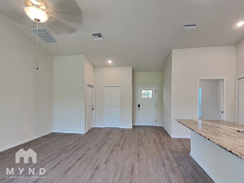 Building Photo - 2690 Shabonne Ln