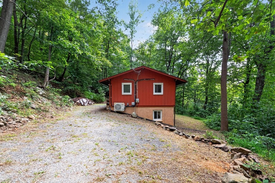 Building Photo - 261 Rocky Spring Ln