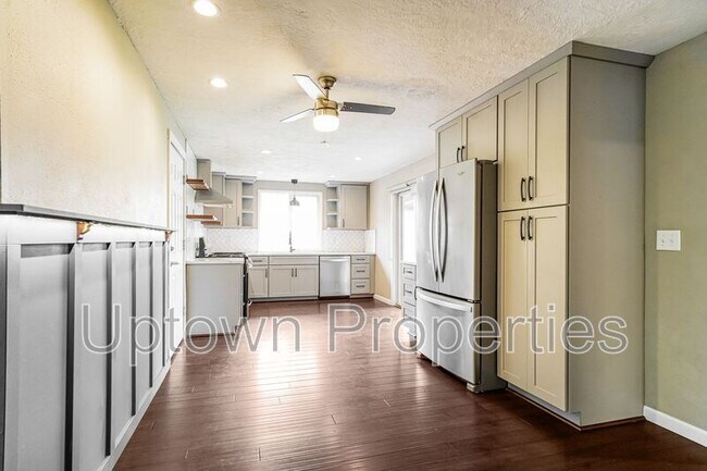 Building Photo - 7880 SW 69th Ave