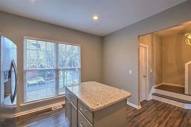 Building Photo - 11 Annacey Pl