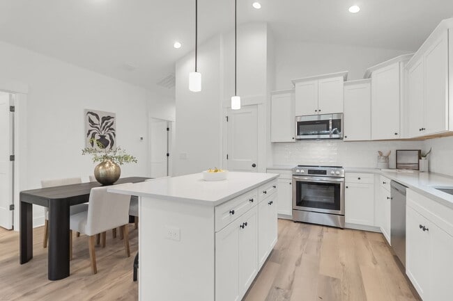 Building Photo - 2304 Delano St