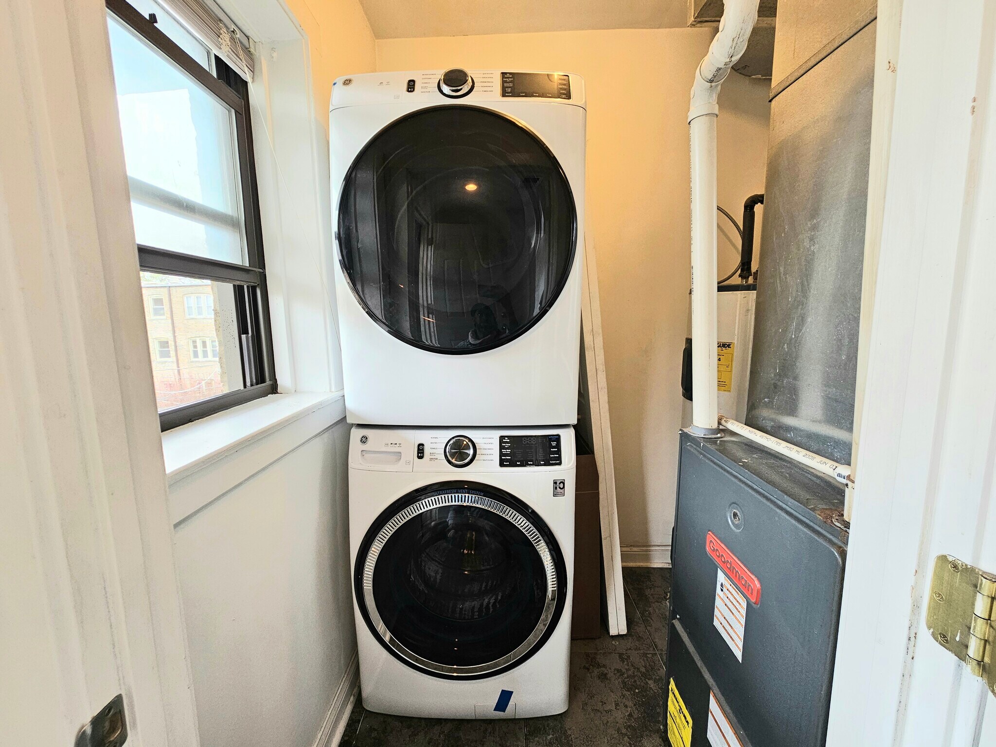 Building Photo - 2209 W Arthur Ave